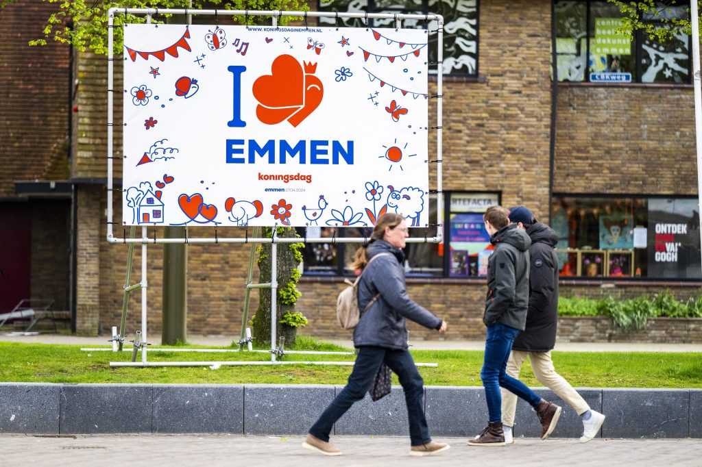 I love Emmen bord in Emmen centrum
